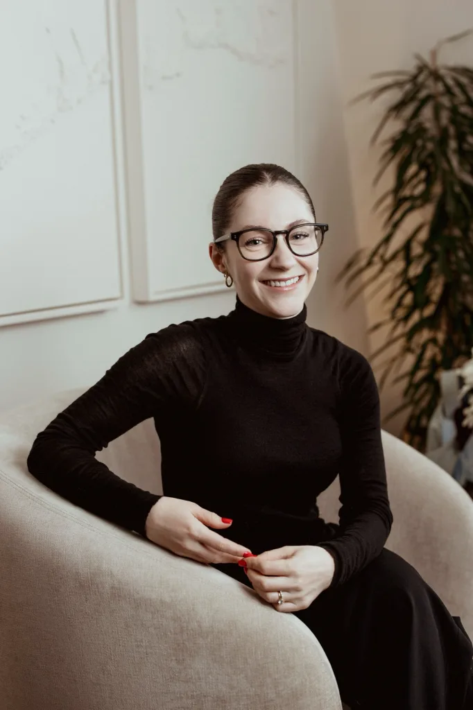 Portrait of Dr Hannah Krzyzanowski, Clinical Psychologist at London Bridge Therapy, seated in a consulting room