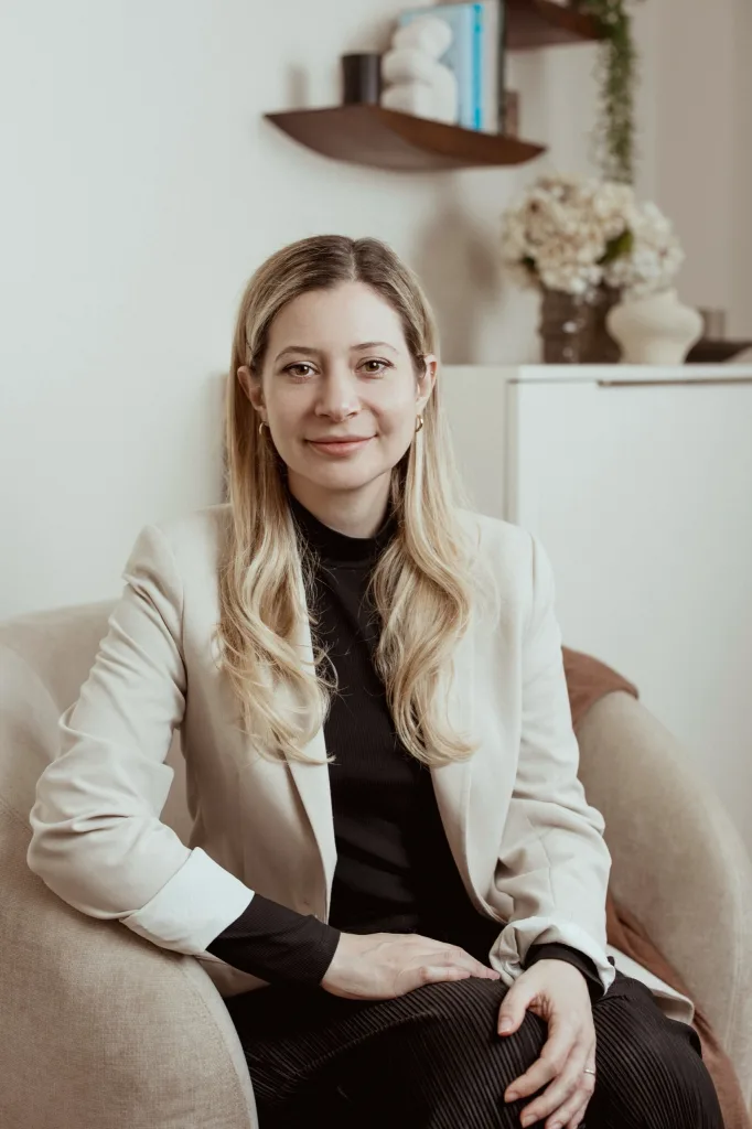 Portrait of Eleanor Wolfe, Integrative Psychotherapist at London Bridge Therapy, seated in a clinic consulting room