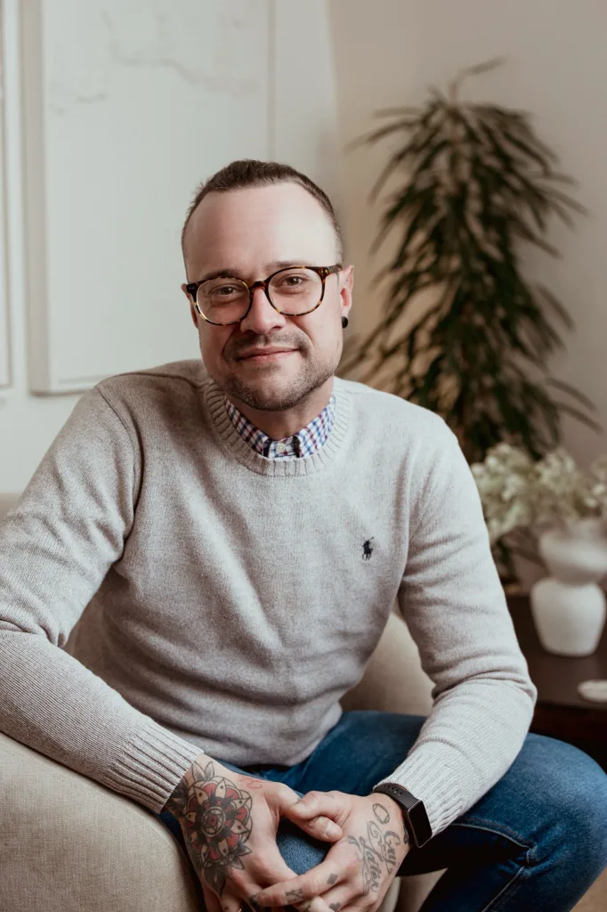 Portrait of Matthew Stainer, Integrative Psychotherapist and Couples Therapist at London Bridge Therapy