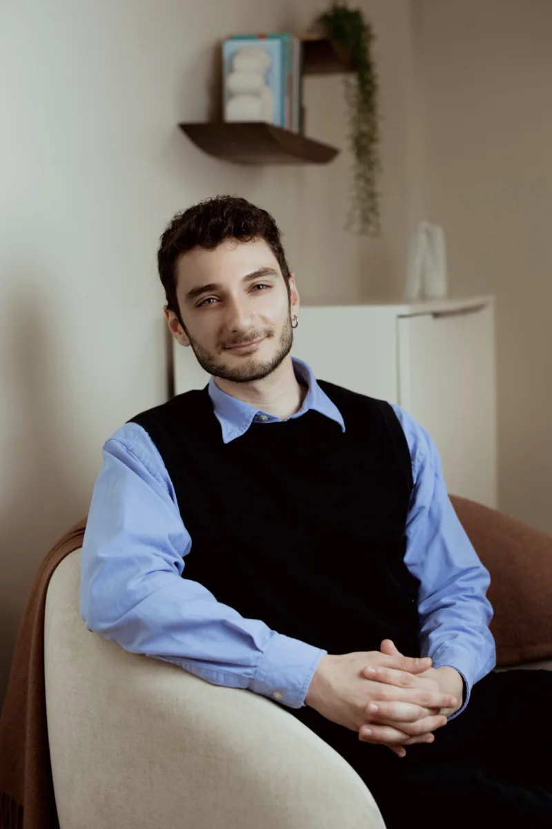 Portrait of Dr George Bougas, Clinical Psychologist and Couples Therapist at London Bridge Therapy
