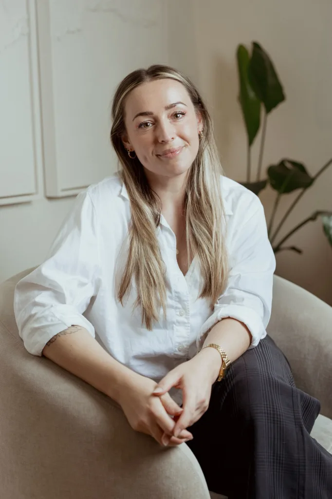 Portrait of Dr Meadhbh Raftery, Counselling Psychologist and Couples Therapist at London Bridge Therapy