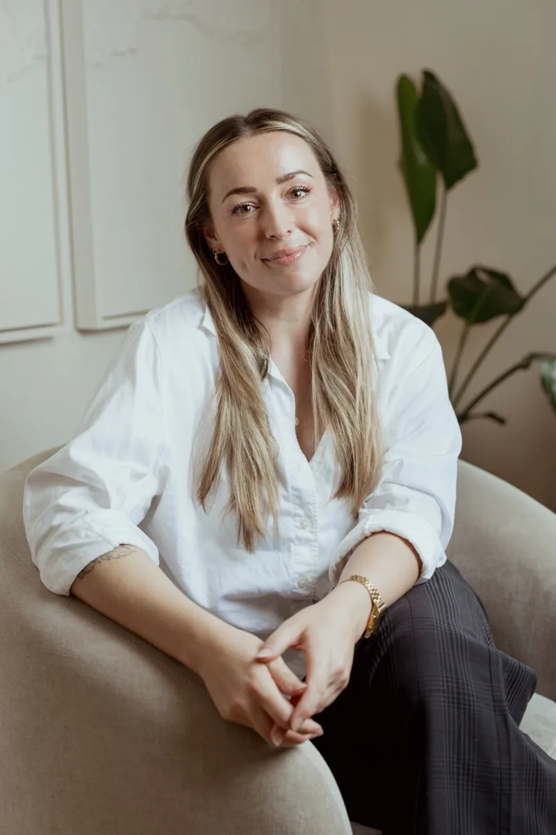 Portrait of Dr Meadhbh Raftery, Counselling Psychologist and Couples Therapist at London Bridge Therapy